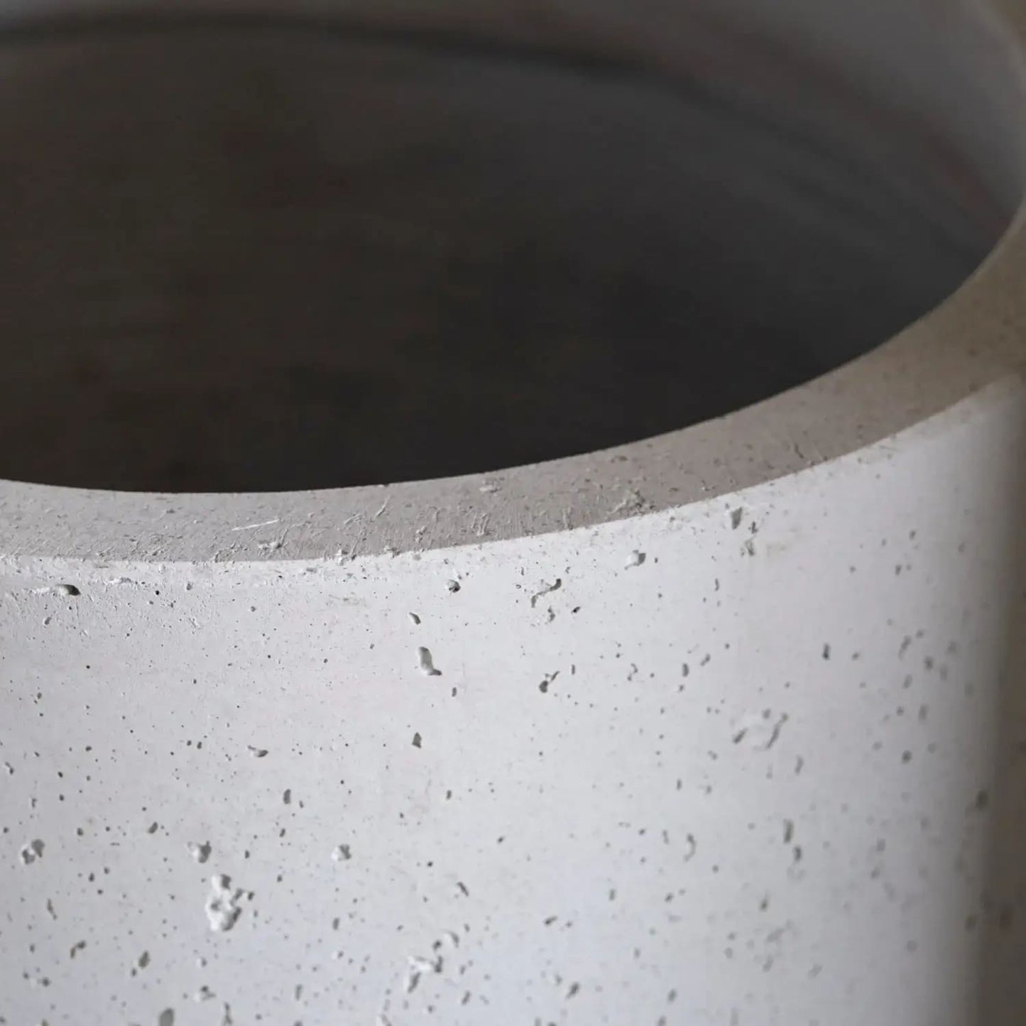 Aurella | White Mist – 40cm Large Concrete Cylinder Planter – 34L Round Plant Pot