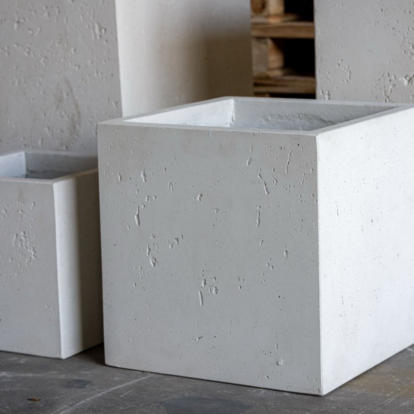 Cubrosa | White Mist – 100cm XXL Square Concrete Planter – 782L Large Outdoor Plant Pot
